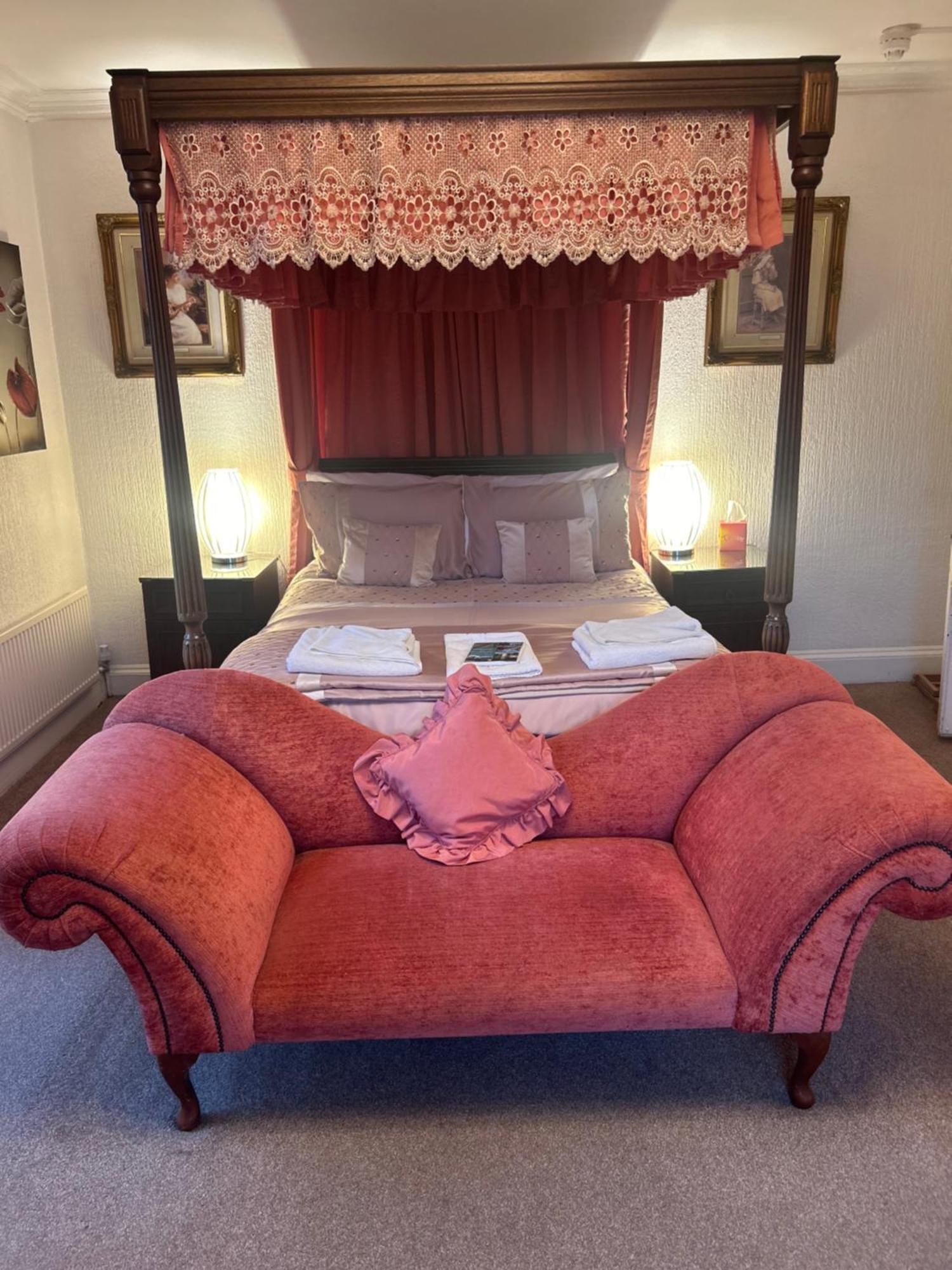 Parlors Hall Hotel 브리지노스 외부 사진